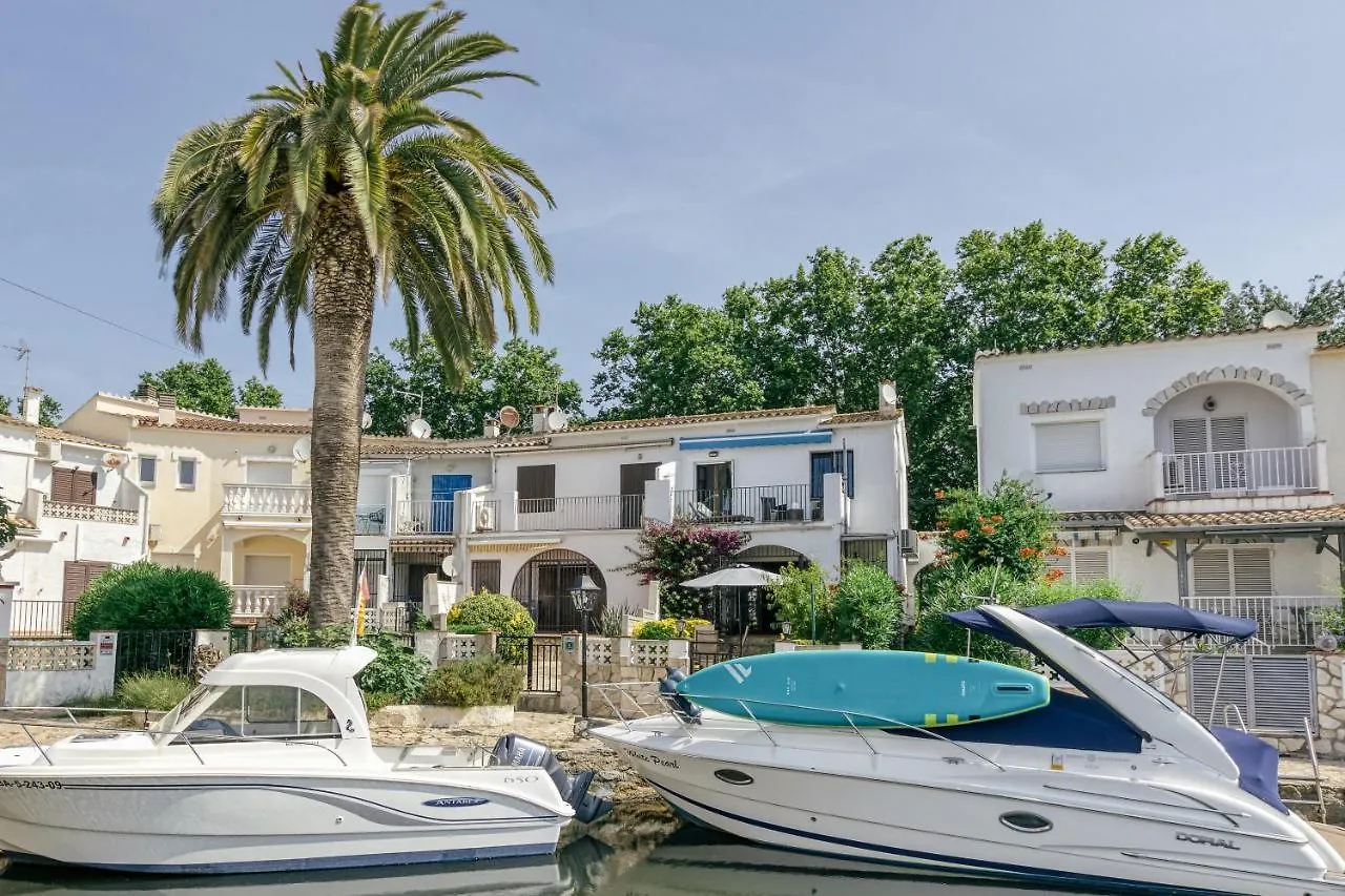 הוילה אמפוריבראבה Casa Sirena בית נופש